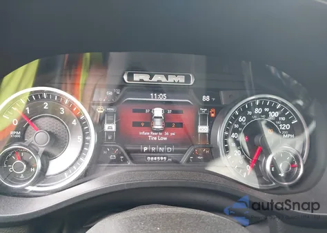 2022 Ram 1500 Big Horn 4X4 5'7 Box из США, поврежденный, VIN 1C6RRFFG0NN341632